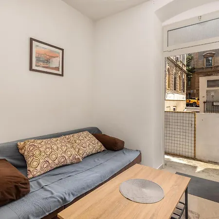1 Bedroom Stunning In * リエカ