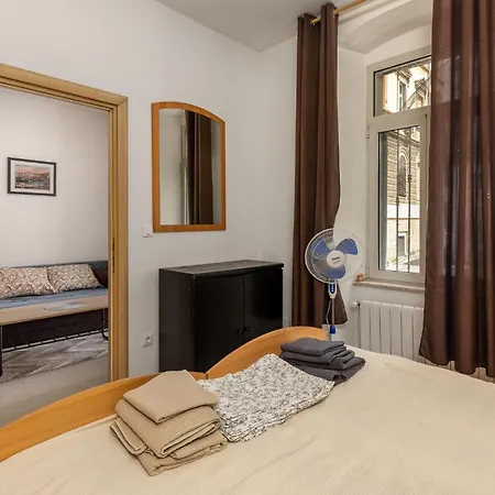 アパート 1 Bedroom Stunning In リエカ