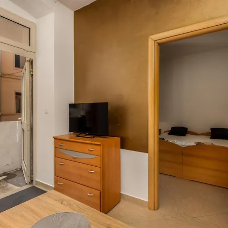 1 Bedroom Stunning In リエカ